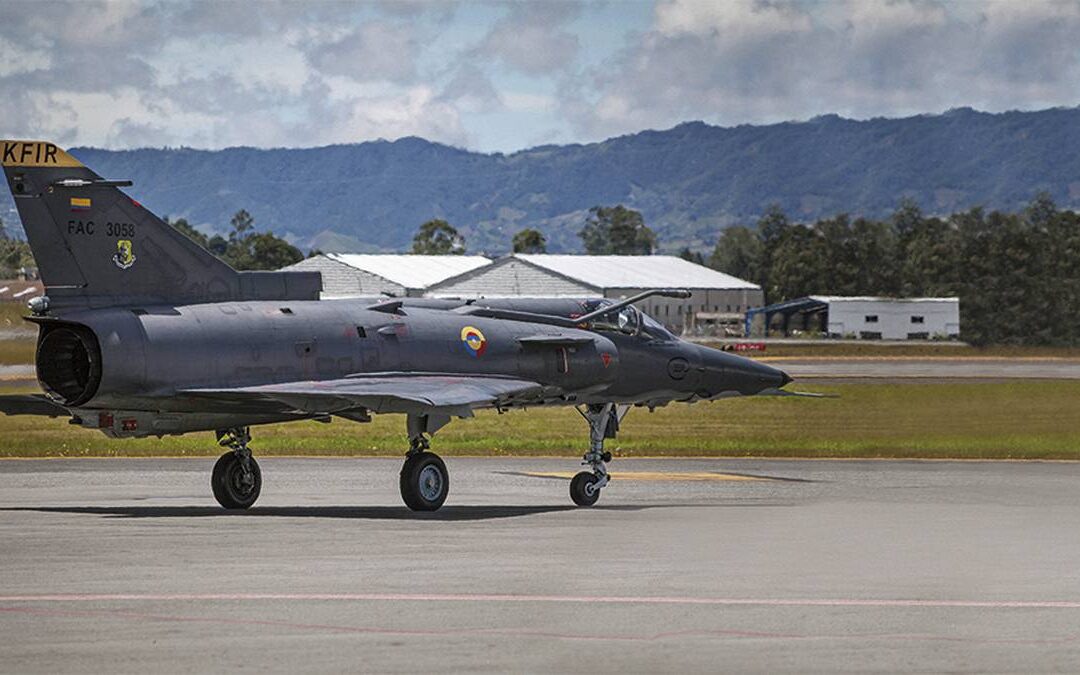 Plata para la guerra si hay: Duque invertiría más de 4.000 millones de dólares para renovar los aviones de combate del país