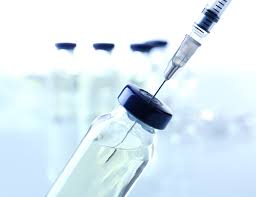 Invima revisa estudios para tomar decisiones frente a la vacuna de AztraZeneca