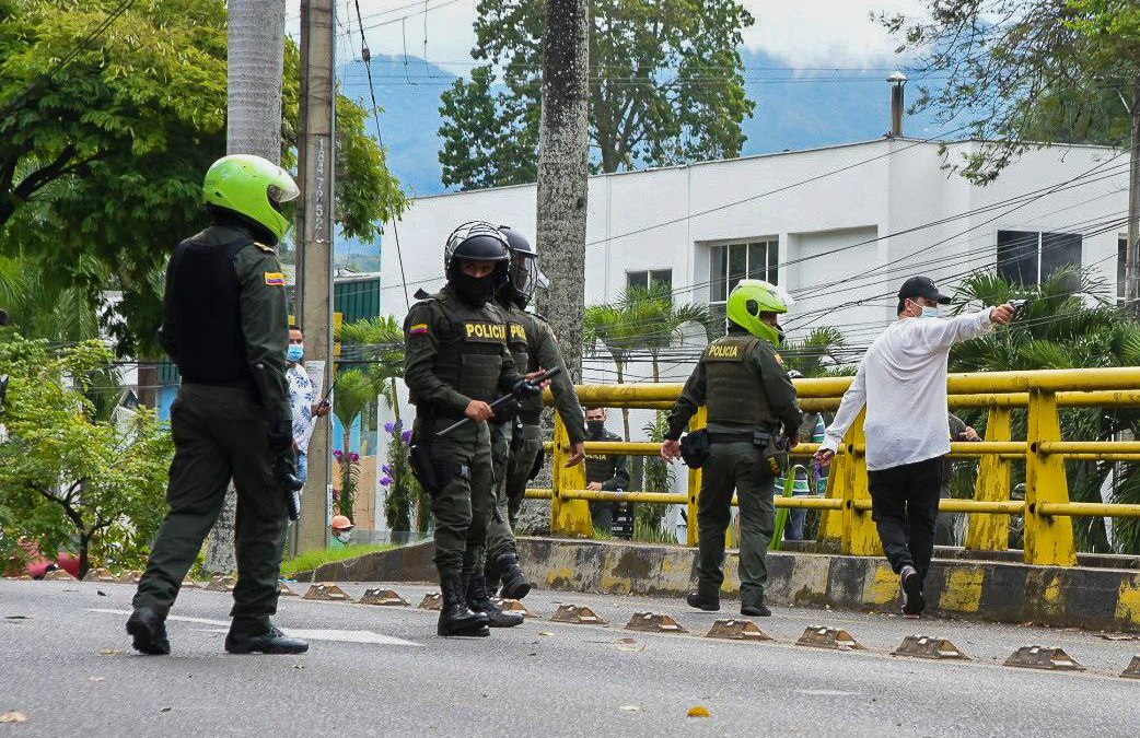 Policía anuncia investigaciones por hombres de civil que “presuntamente dispararon” contra manifestantes en el sector de Ciudad Jardín